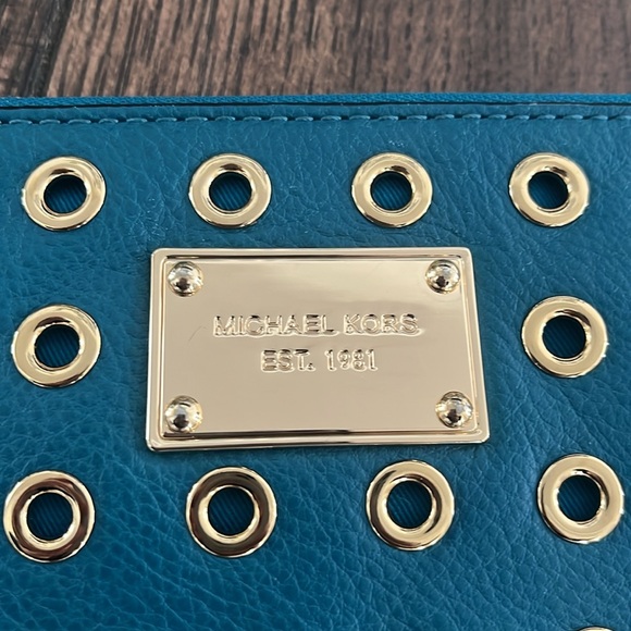 Michael Kors Jet Set Grommet Large Zip Clutch in Blue - Picture 2 of 8